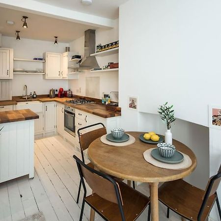 런던 Charming 2-Bed Flat In The Heart Of Nottinghill - Steps From Portobello Rd Market And Nottinghill Bookshop 아파트 외부 사진
